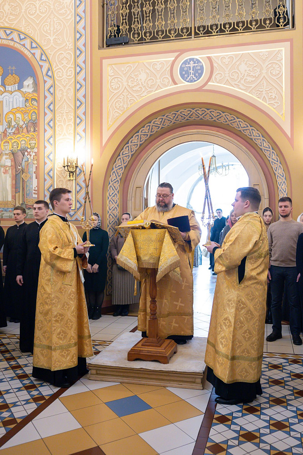 Престольный праздник Трёхсвятительского храма Коломенской духовной семинарии