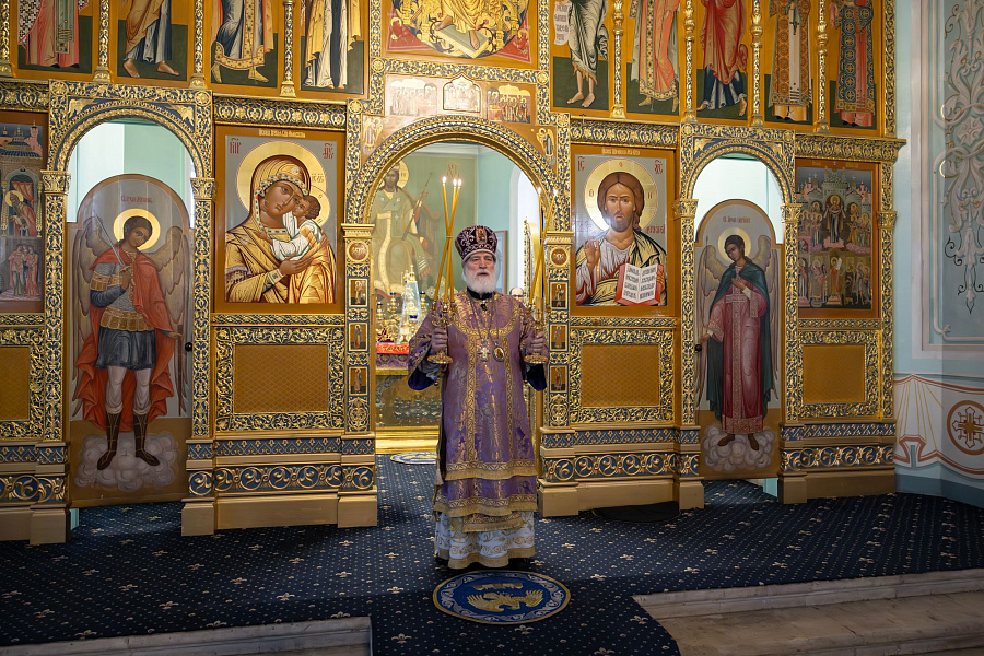 Архиерейское богослужение в Тихвинском храме города Коломны