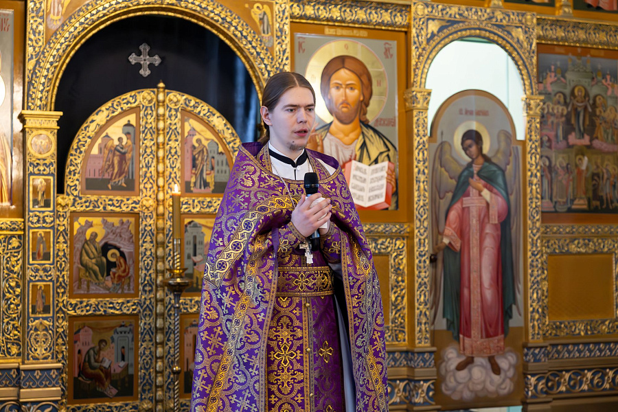 Архиерейское богослужение в Тихвинском храме города Коломны