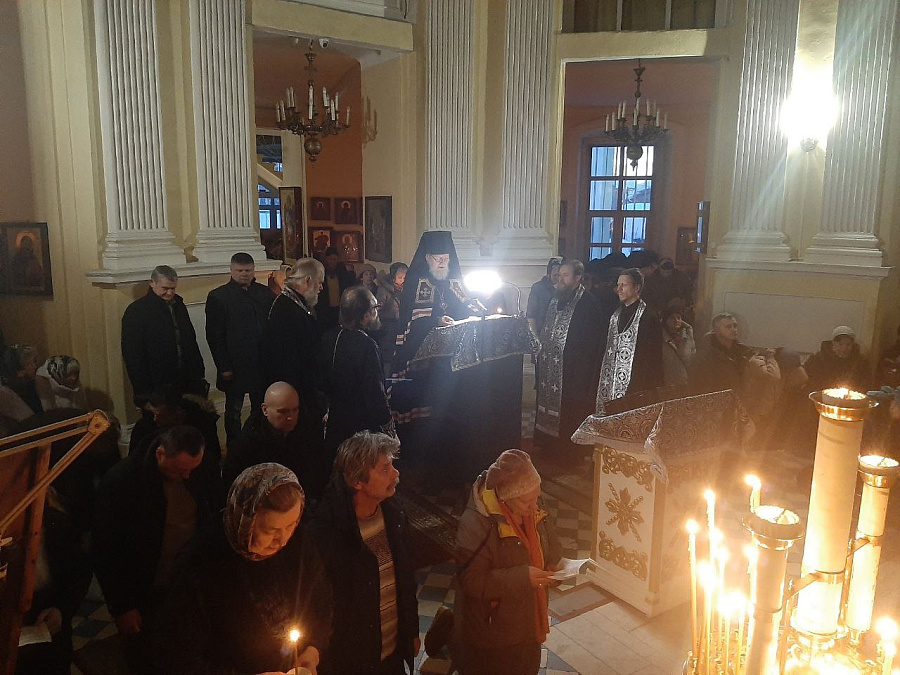 Чтение Великого покаянного канона преподобного Андрея Критского в Преображенском кафедральном соборе Балашихи