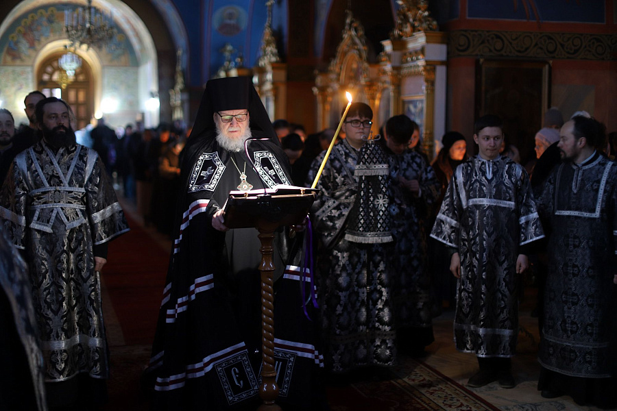 Чтение Великого покаянного канона преподобного Андрея Критского в Богоявленском соборе Ногинска