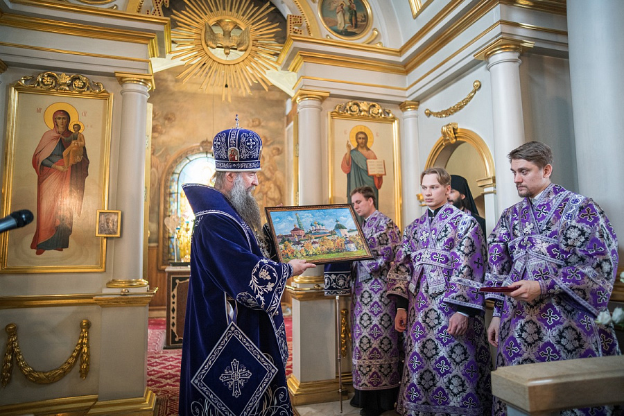 Епископ Кирилл совершил Литургию Преждеосвященных Даров в Петропавловском храме в Химках