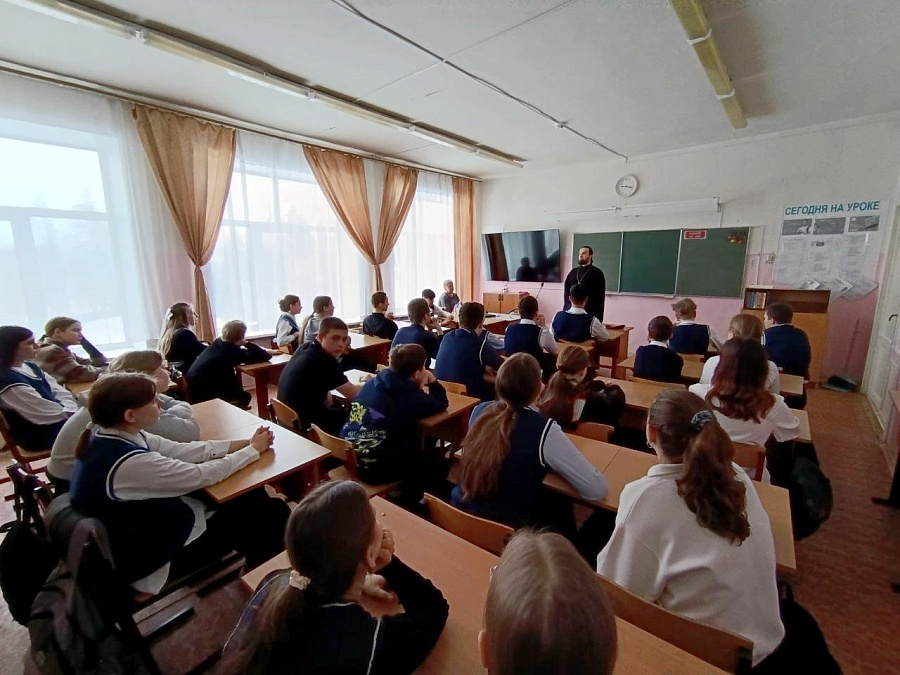 Беседы о новомучениках прошли в учебных заведениях Рузского благочиния