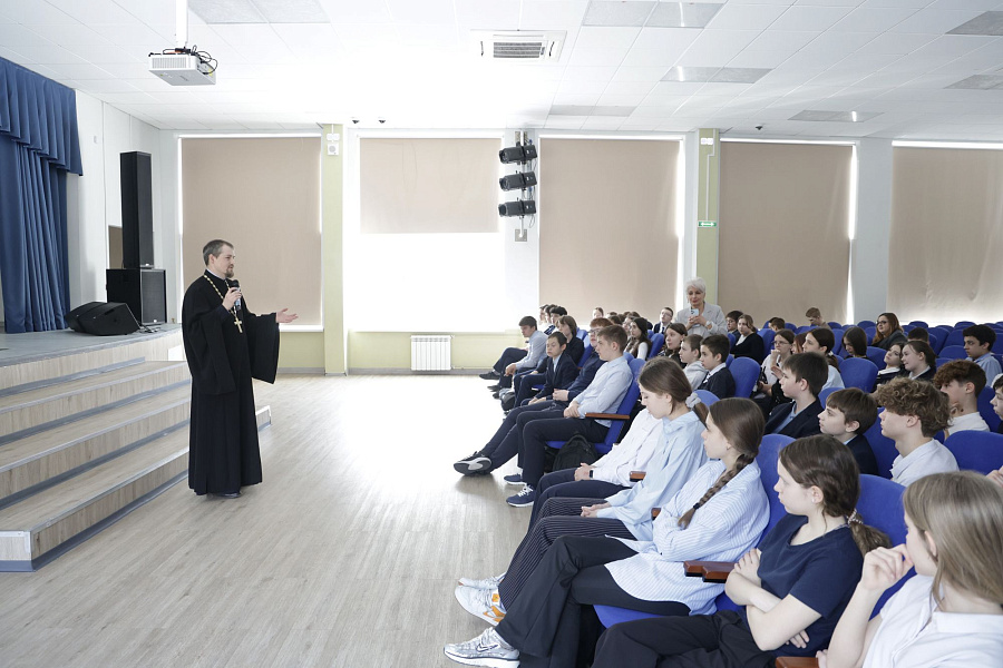 Проект «Задай вопрос священнику»: новые встречи в образовательных учреждениях городского округа Воскресенск