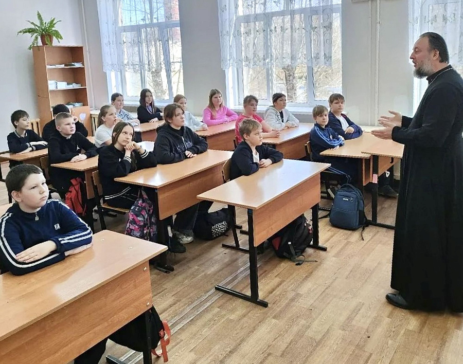 Проект «Задай вопрос священнику»: новые встречи в образовательных учреждениях городского округа Воскресенск