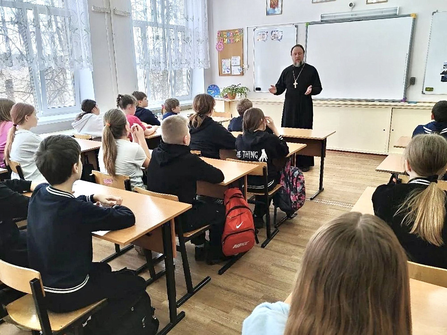 Проект «Задай вопрос священнику»: новые встречи в образовательных учреждениях городского округа Воскресенск
