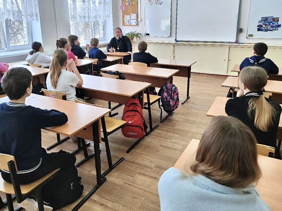 Проект «Задай вопрос священнику»: новые встречи в образовательных учреждениях городского округа Воскресенск
