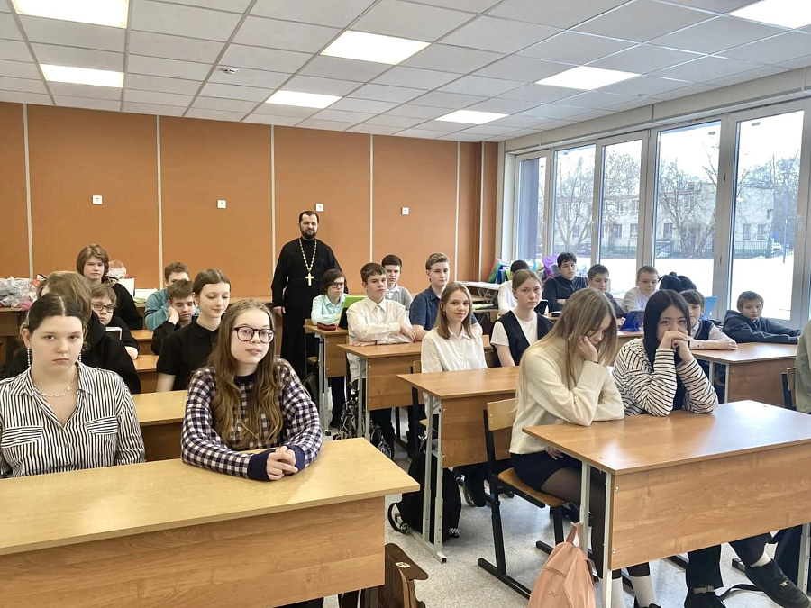 Проект «Задай вопрос священнику»: новые встречи в образовательных учреждениях городского округа Воскресенск