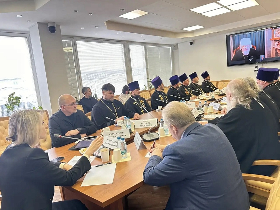 Круглый стол по теме взаимодействия Русской Православной Церкви с органами власти в вопросе духовного воспитания военнослужащих