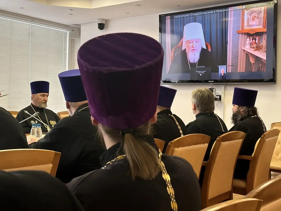 Круглый стол по теме взаимодействия Русской Православной Церкви с органами власти в вопросе духовного воспитания военнослужащих