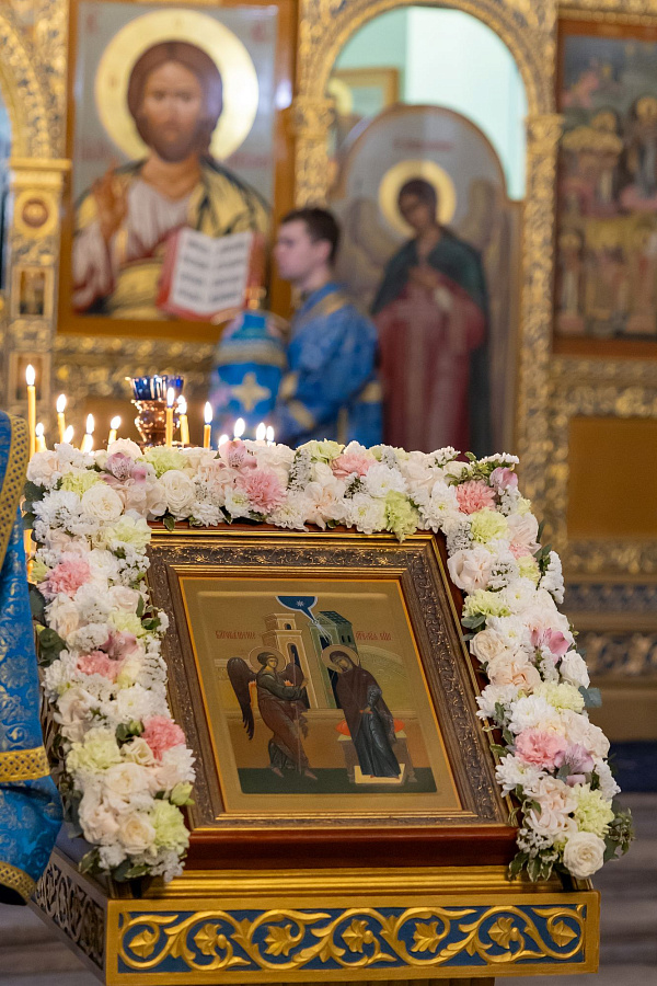 Архиерейское богослужение в праздник Благовещения Пресвятой Богородицы в Тихвинском храме города Коломны