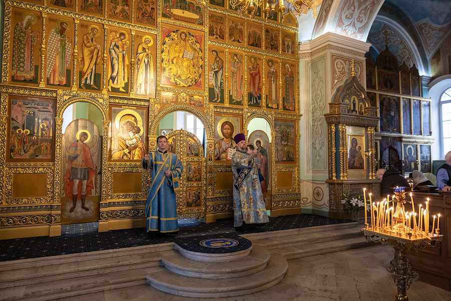 Архиерейское богослужение в праздник Благовещения Пресвятой Богородицы в Тихвинском храме города Коломны