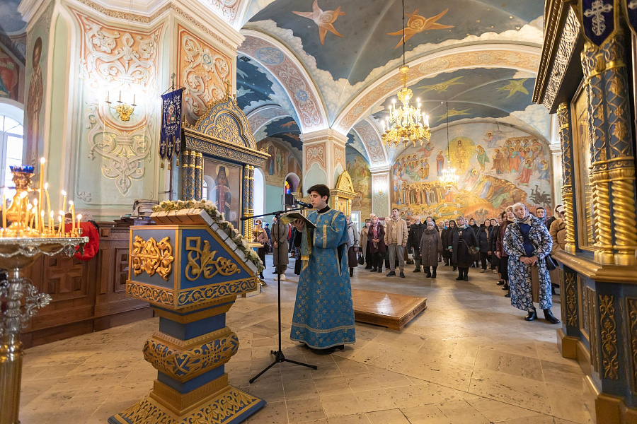 Архиерейское богослужение в праздник Благовещения Пресвятой Богородицы в Тихвинском храме города Коломны