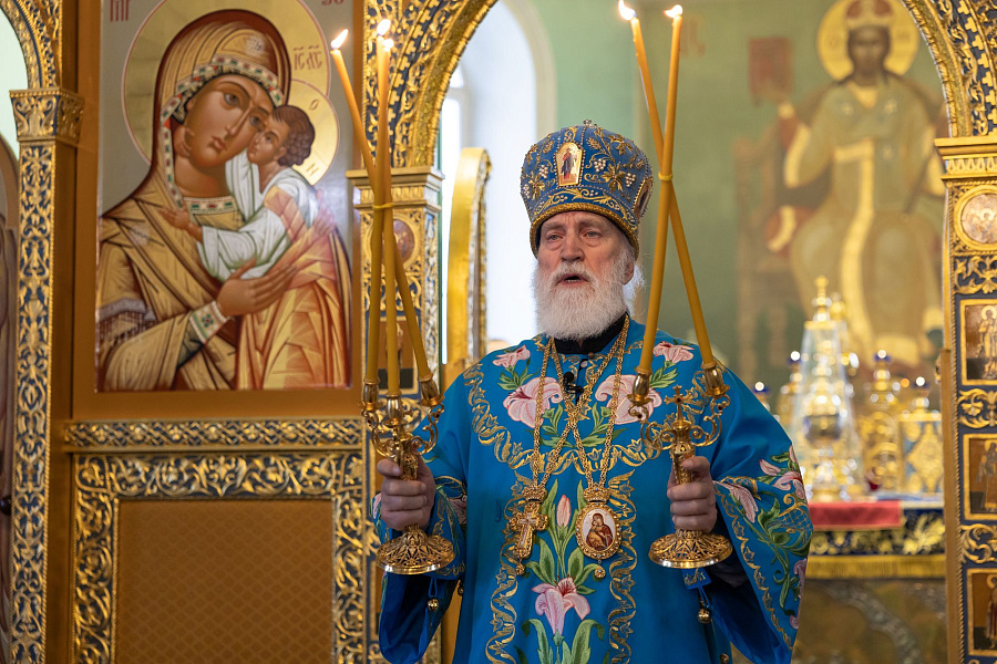 Архиерейское богослужение в праздник Благовещения Пресвятой Богородицы в Тихвинском храме города Коломны