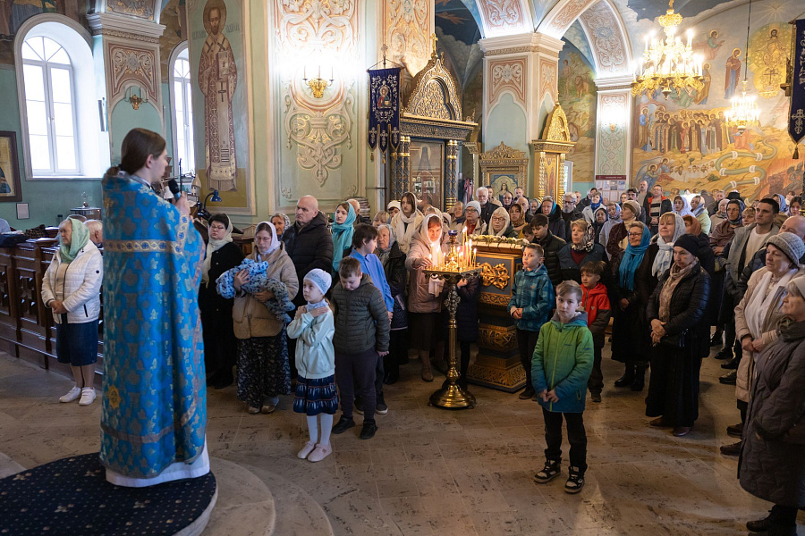 Архиерейское богослужение в праздник Благовещения Пресвятой Богородицы в Тихвинском храме города Коломны