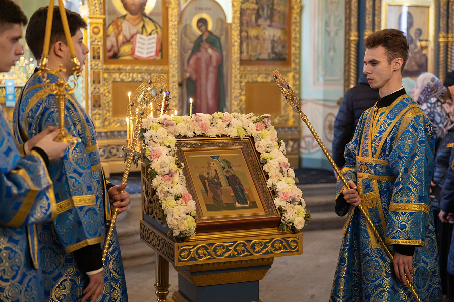 Архиерейское богослужение в праздник Благовещения Пресвятой Богородицы в Тихвинском храме города Коломны
