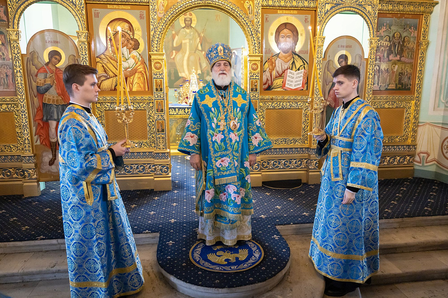 Архиерейское богослужение в праздник Благовещения Пресвятой Богородицы в Тихвинском храме города Коломны