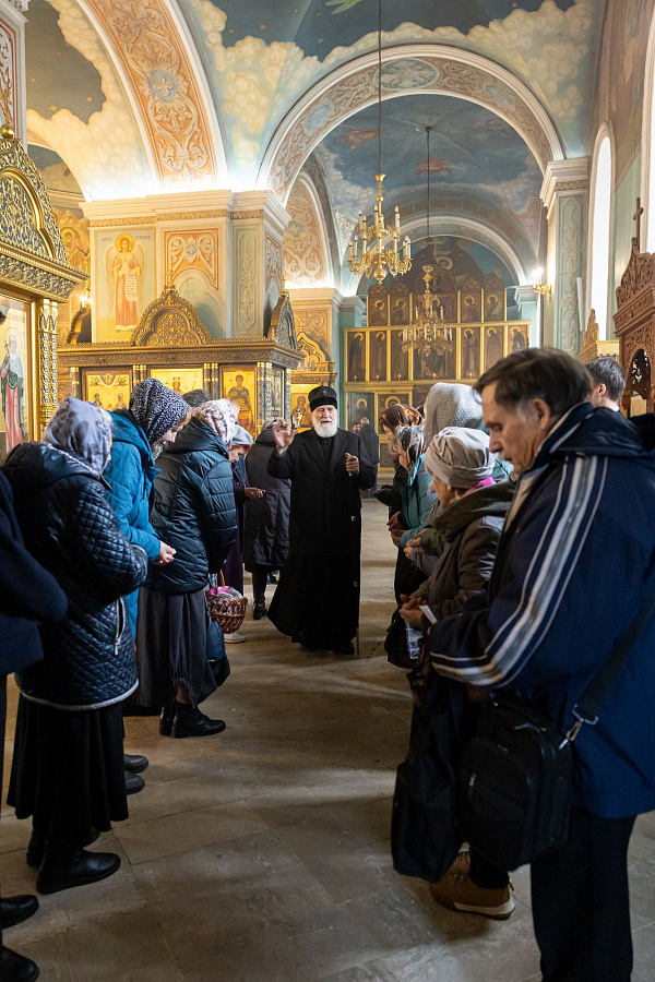 Богослужения Великой Субботы в Тихвинском храме города Коломны