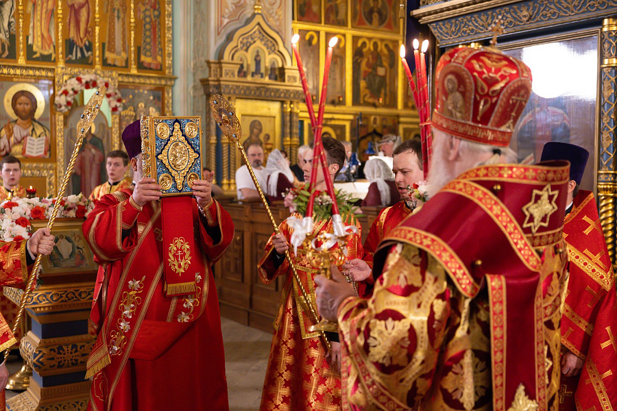 Пасха Христова в Тихвинском храме города Коломны