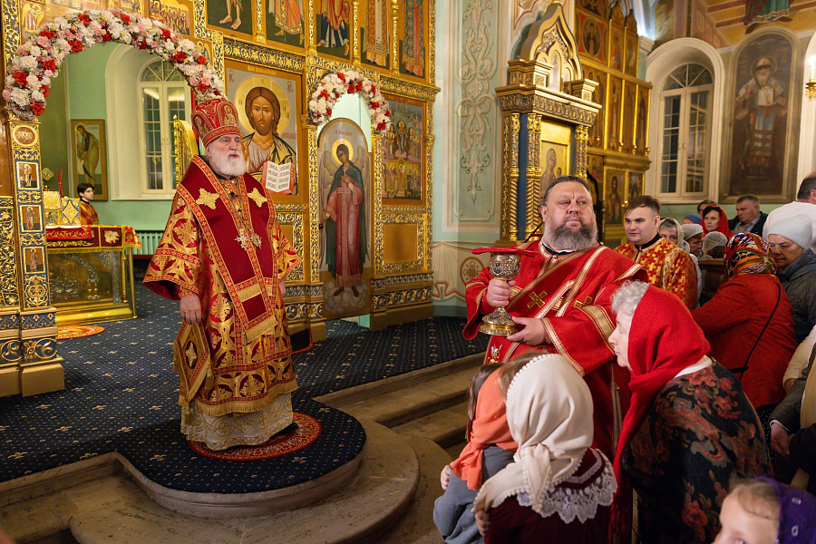 Пасха Христова в Тихвинском храме города Коломны