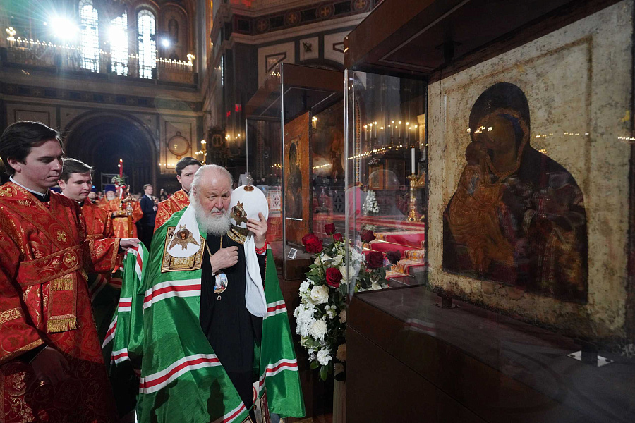 В праздник Светлого Христова Воскресения Святейший Патриарх Кирилл совершил Пасхальную великую вечерню в Храме Христа Спасителя