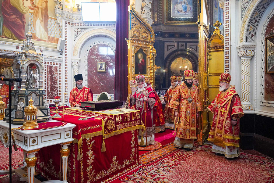 В праздник Светлого Христова Воскресения Святейший Патриарх Кирилл совершил Пасхальную великую вечерню в Храме Христа Спасителя