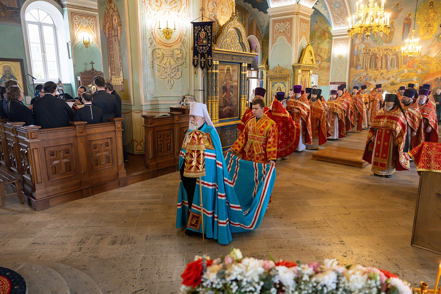 Божественная литургия в Светлый Понедельник в Коломне