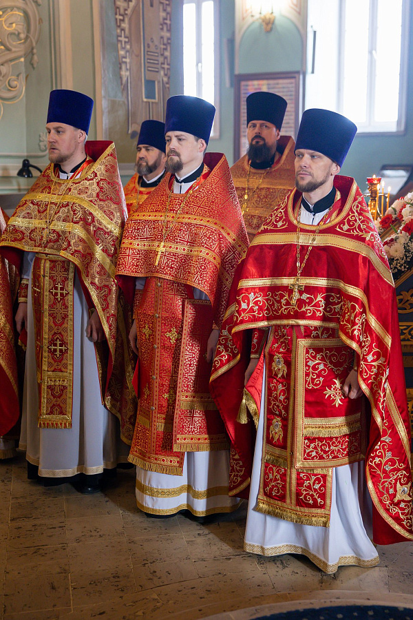 Божественная литургия в Светлый Понедельник в Коломне