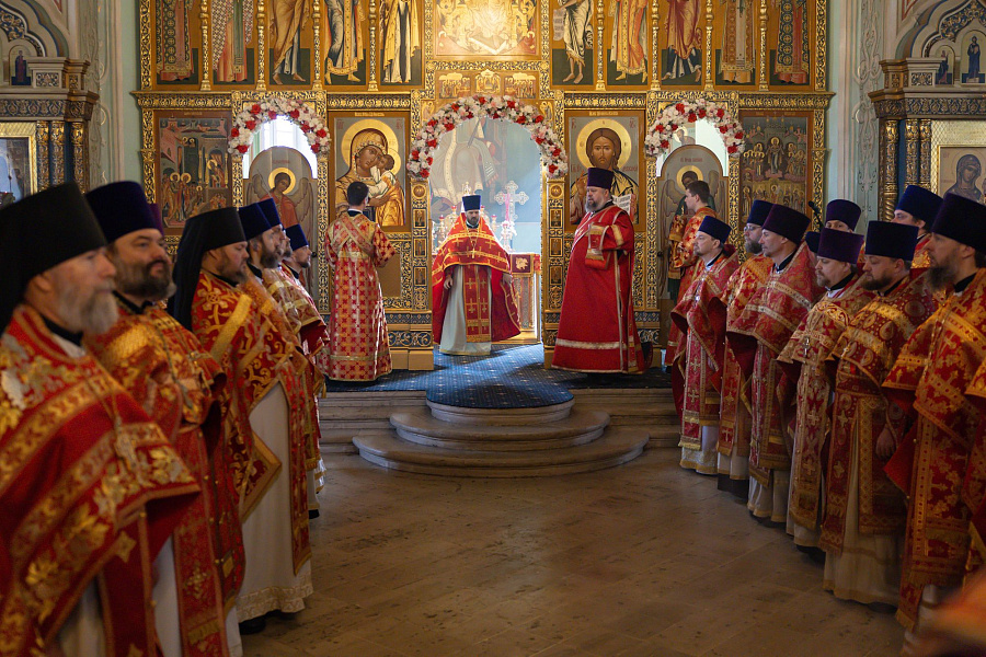 Божественная литургия в Светлый Понедельник в Коломне