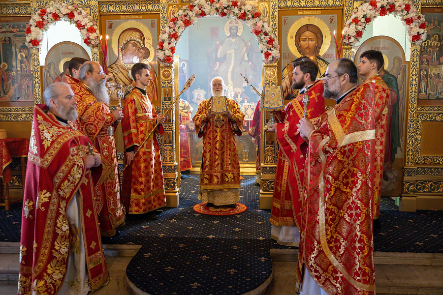 Божественная литургия в Светлый Понедельник в Коломне
