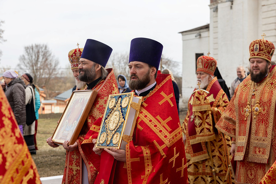 Божественная литургия в Светлый Понедельник в Коломне