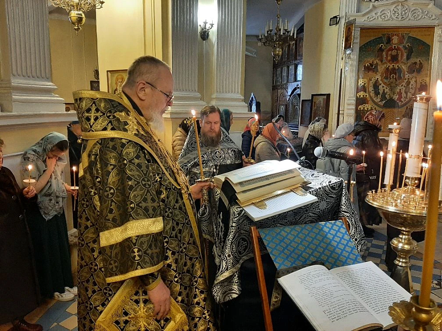 Утреня Великого Пятка в Преображенском кафедральном соборе Балашихи