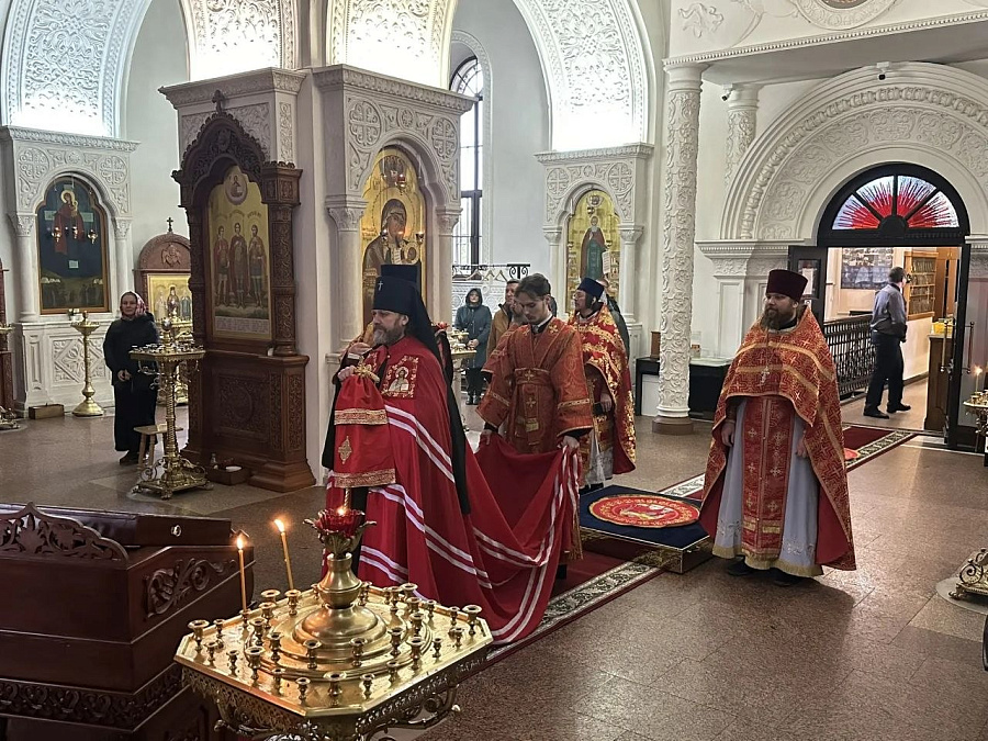 Архиерейское богослужение в Крестовоздвиженском храме с. Дарна