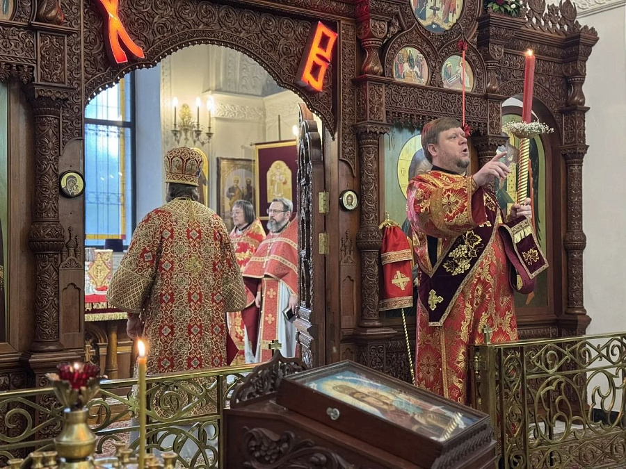 Архиерейское богослужение в Крестовоздвиженском храме с. Дарна