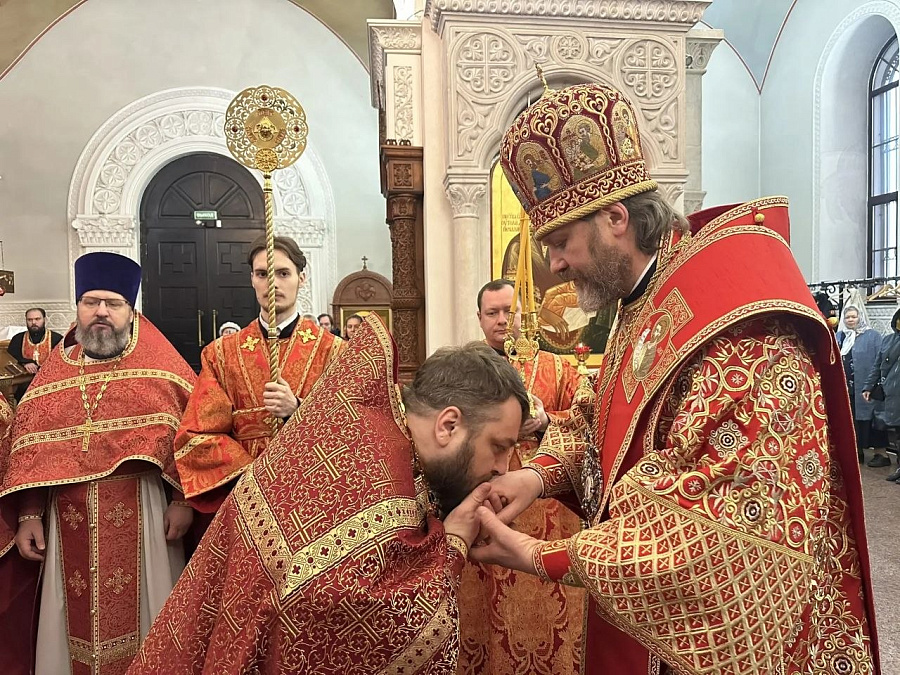 Архиерейское богослужение в Крестовоздвиженском храме с. Дарна