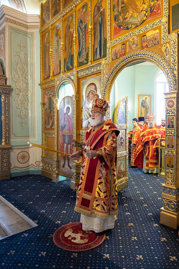 Архиерейское богослужение на Радоницу в Тихвинском храме города Коломны