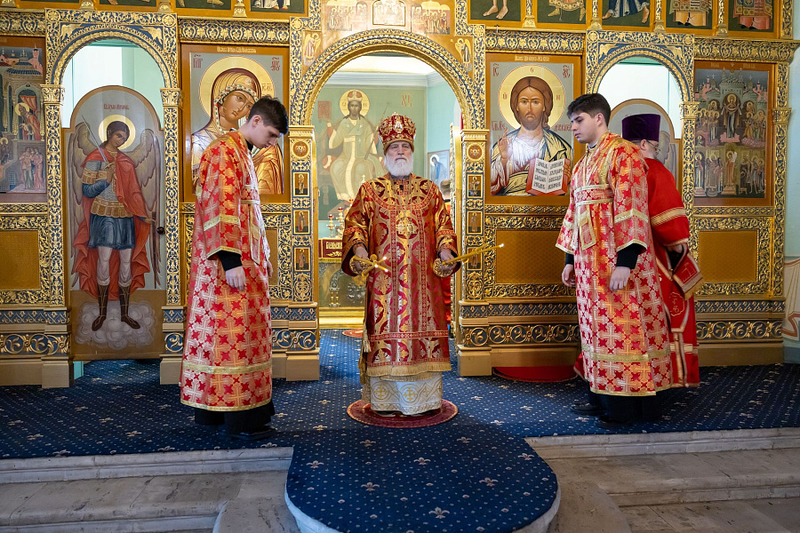 Архиерейское богослужение на Радоницу в Тихвинском храме города Коломны