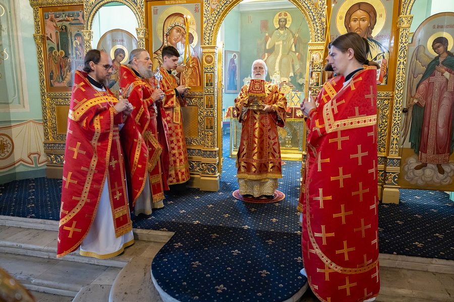 Архиерейское богослужение на Радоницу в Тихвинском храме города Коломны
