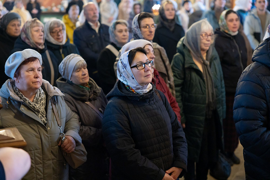 Архиерейское богослужение на Радоницу в Тихвинском храме города Коломны