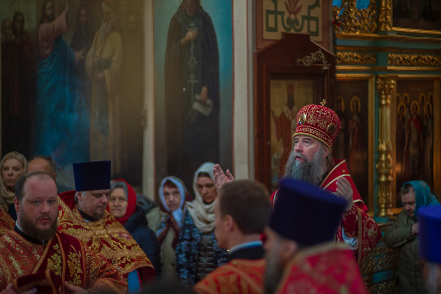 Архиерейское богослужение на Радоницу в Казанском храме в Дмитрове