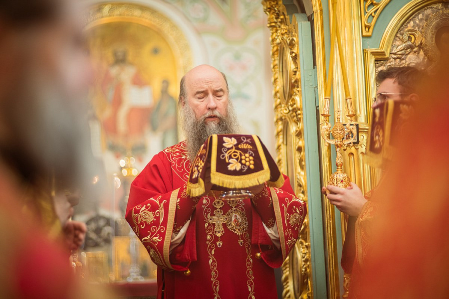Архиерейское богослужение на Радоницу в Казанском храме в Дмитрове