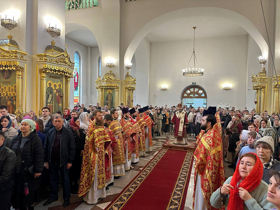 Архиерейское богослужение в Георгиевском кафедральном соборе города Одинцово