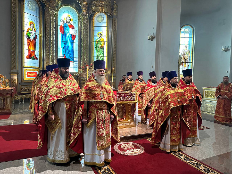 Архиерейское богослужение в Георгиевском кафедральном соборе города Одинцово