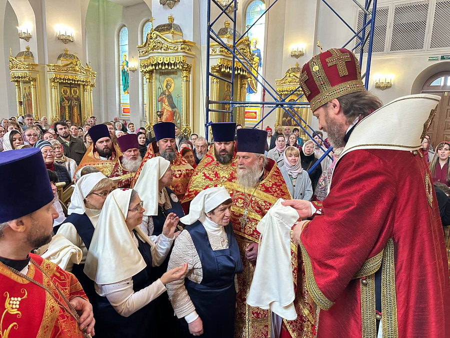 Архиерейское богослужение в Георгиевском кафедральном соборе города Одинцово
