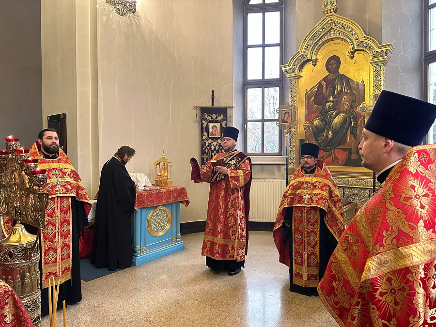 Архиерейское богослужение в Георгиевском кафедральном соборе города Одинцово