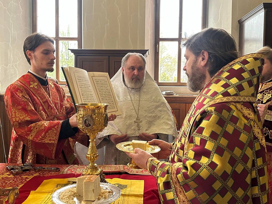В день памяти преподобного Александра Свирского архиепископ Фома возглавил торжественное богослужение в Георгиевском кафедральном соборе г. Одинцово