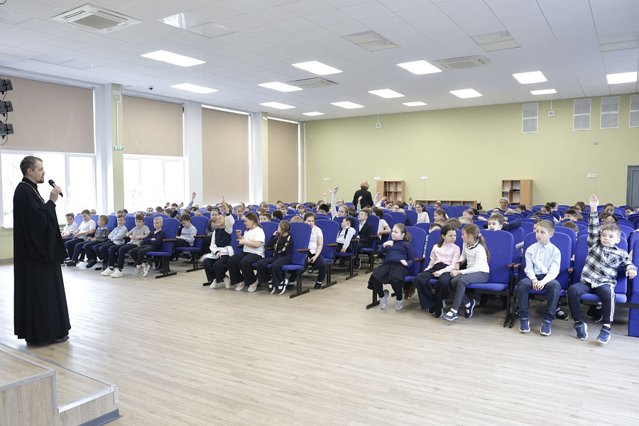 Просветительские встречи в рамках проекта «Задай вопрос священнику» в образовательных учреждениях городского округа Воскресенск