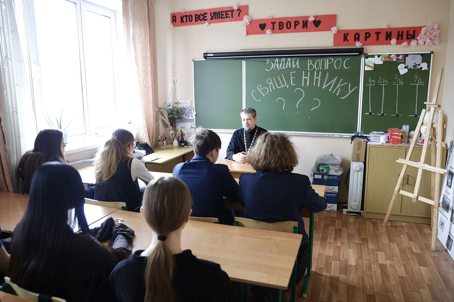 Просветительские встречи в рамках проекта «Задай вопрос священнику» в образовательных учреждениях городского округа Воскресенск