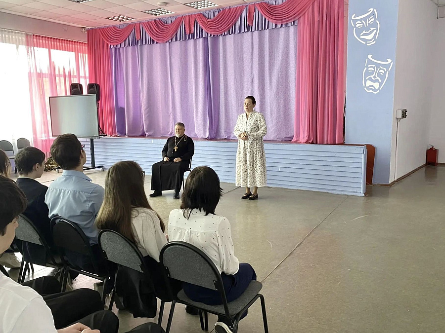 Просветительские встречи в рамках проекта «Задай вопрос священнику» в образовательных учреждениях городского округа Воскресенск