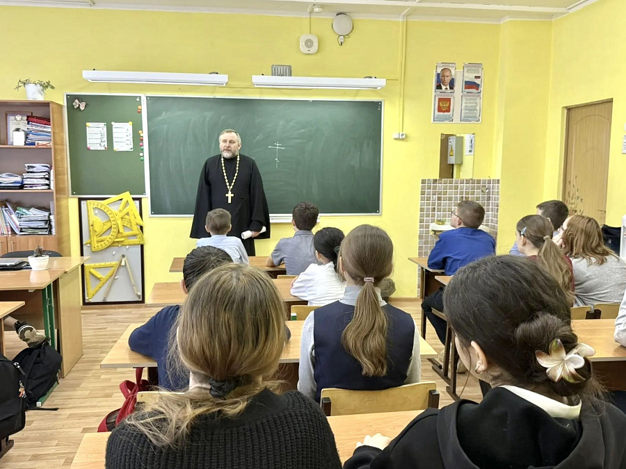 Просветительские встречи в рамках проекта «Задай вопрос священнику» в образовательных учреждениях городского округа Воскресенск